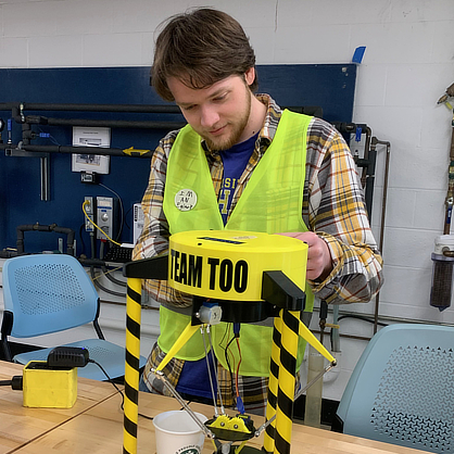 Ian Robinson ’23 with 'Daryl the Delta Robot.'