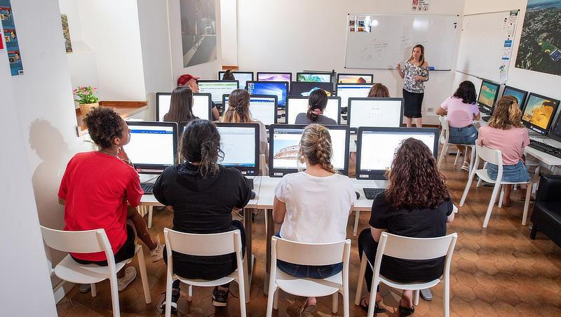 Dr. Jenna Sheffield teaching in Italy