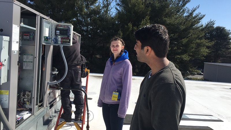 Image fof students working on a DOE-funded project at Alinabal.