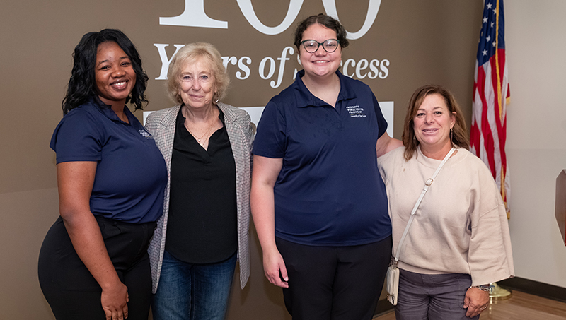 Brianna Myrie ’26 (left) and Audra Theberge ’24 volunteered with the West Haven Community House. 